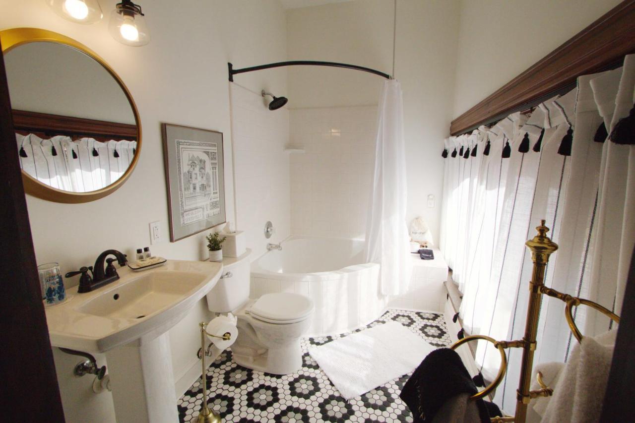 Louisville Bourbon Inn Extérieur photo
