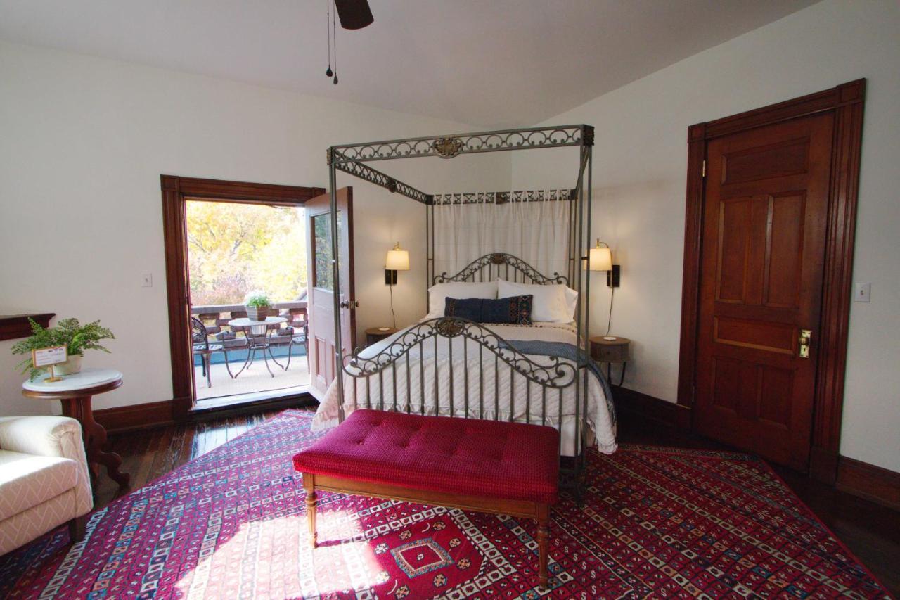 Louisville Bourbon Inn Extérieur photo