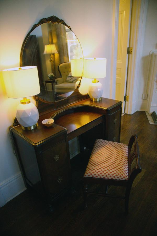 Louisville Bourbon Inn Extérieur photo